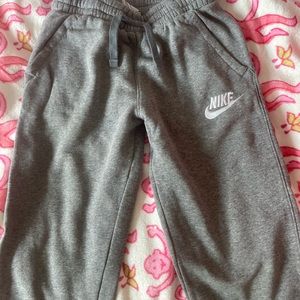 Kids grey Nike sweatpants